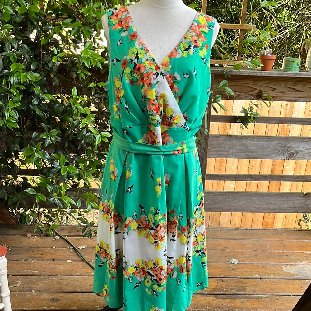 NEW Green Floral & Birds Sleeveless V-neck Midi Dress